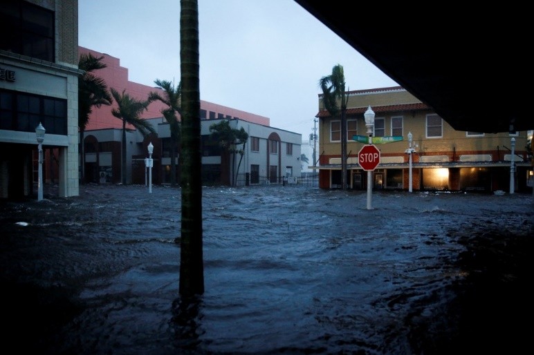 A flooded street is seen in downtown as Hurricane Ian makes landfall in southwestern Florida, in Fort Myers, Florida, US on Sept. 28, 2022.