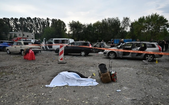 普京宣布统治被吞并的土地时，乌克兰平民在车队袭击中丧生