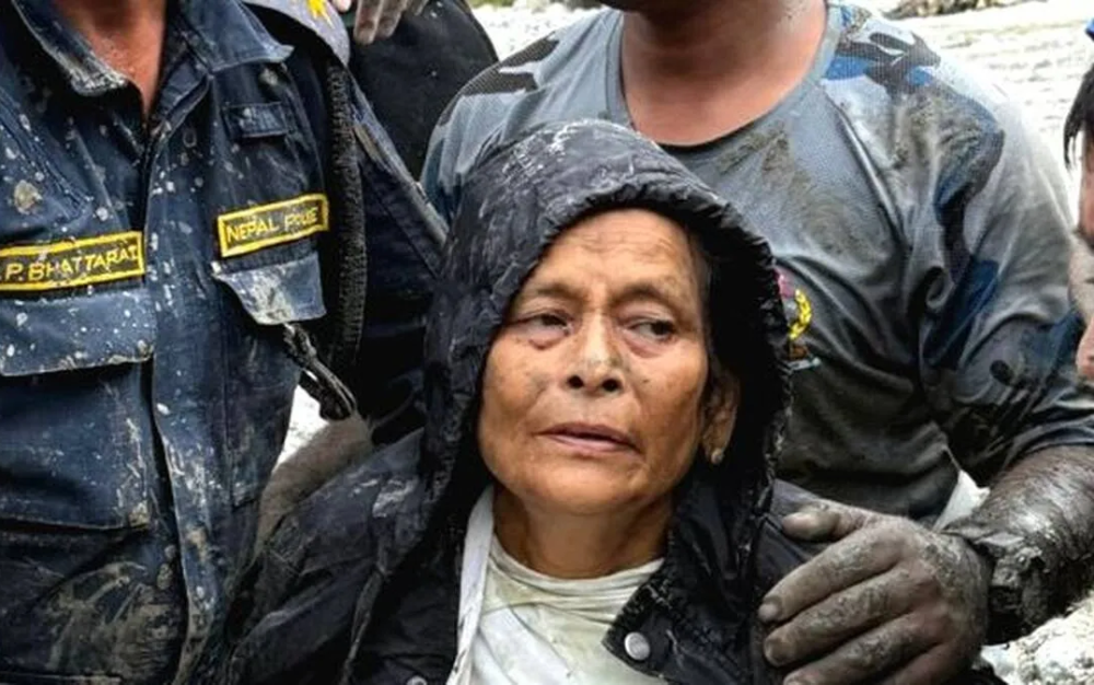家人已開始辦喪事，她卻在廢墟下活了10天——尼泊爾洪災現生命奇迹