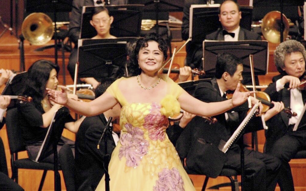 著名歌唱家张莉将在国际农历新年游园会上演唱《让世界充满和平》