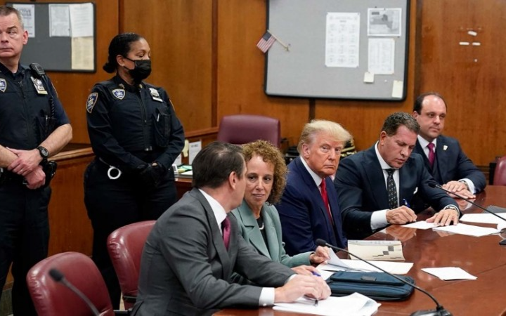 週二全球目光都集中在紐約關注前美國總統川普在曼哈頓刑事法庭  川普是第一位面臨刑事指控的美國前總統川普對34項指控不認罪