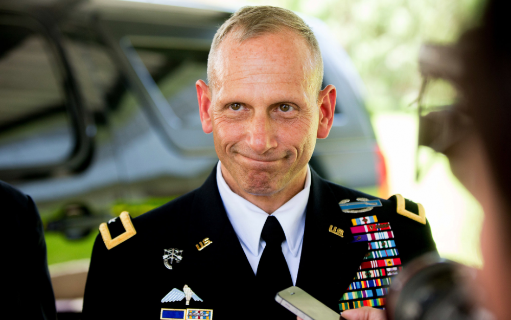 退役将军博尔杜克：军队需要“返回”阿富汗重新稳定局势