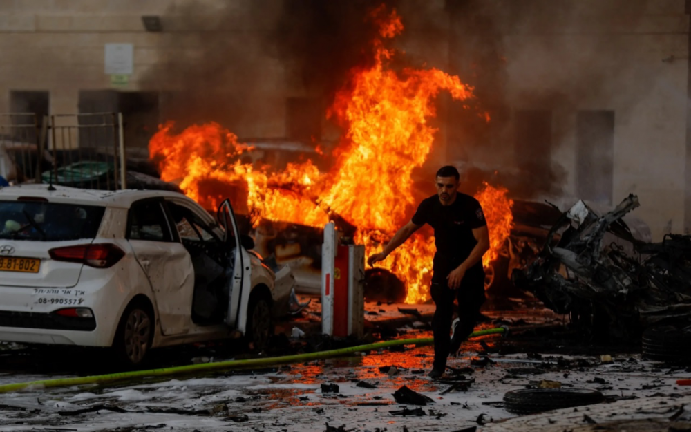 哈马斯枪手从加沙发动突然袭击    以色列“处于战争状态”