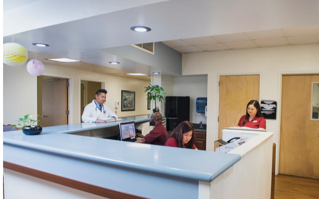 在美國突發意外到健保「非合作」醫院就診，天價帳單能報銷嗎？