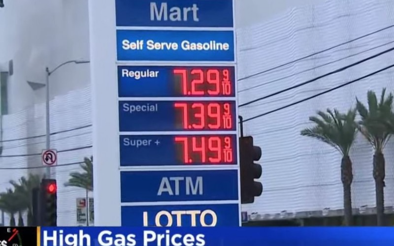 随着通货膨胀的加剧美国7个州每加仑汽油价格上涨至5美元  AAA警告美国人民為今年夏天在泵上的更多痛苦做好準备