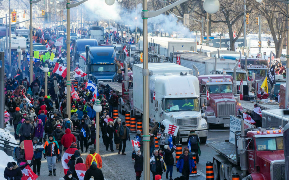 加拿大卡车司机的抗议活动得到美国卡车司机的大力支持