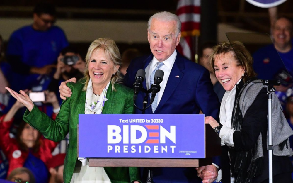 民主党人通过虚拟表决正式提名乔·拜登为总统候选人