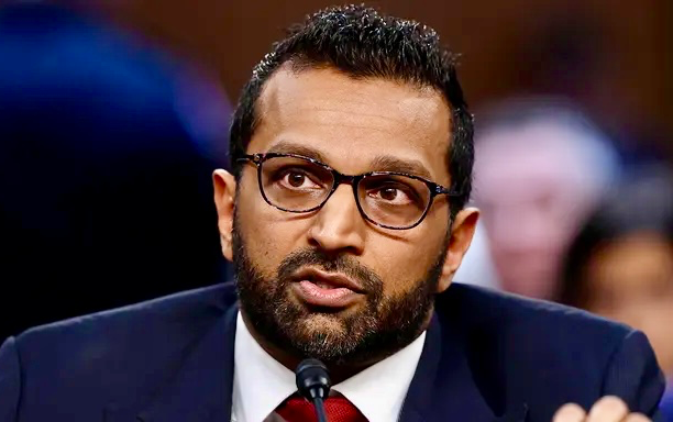 FBI局长帕特尔揭开政府操控选举黑幕    密室“焚毁袋”惊现“通俄门”核心机密文件