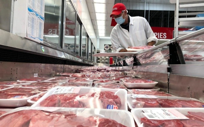 隨著經濟衰退的臨近Costco的顧客繞過牛肉過道購買雞肉和豬肉  Costco購物者正在放棄昂貴的肉類產品轉而購買更便宜的替代品