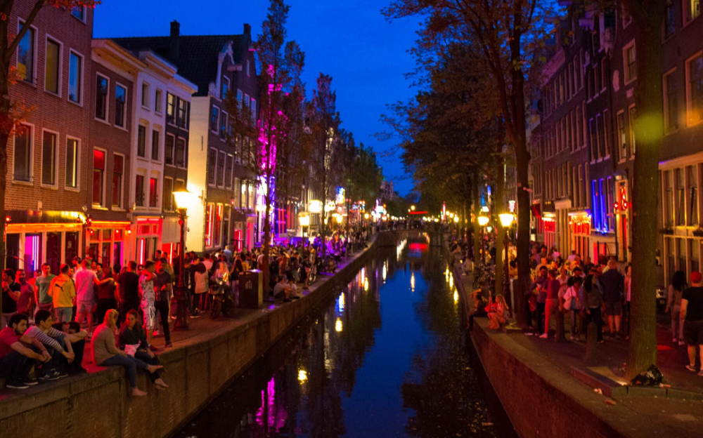 冠狀病毒使阿姆斯特丹的“妓女酒店”面臨毀滅性打擊，紅燈區有可能遷入“賣淫酒店”