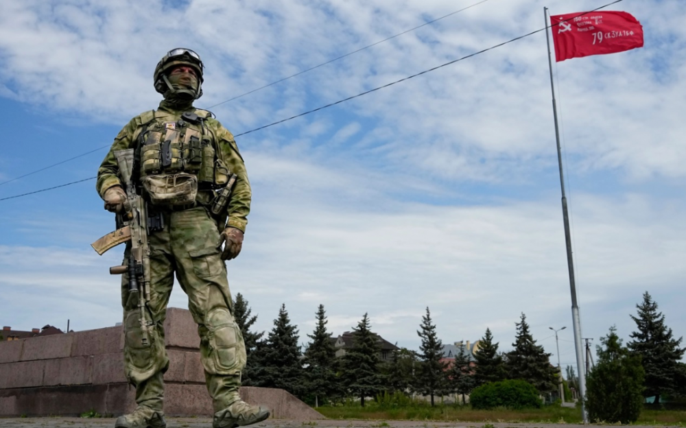 烏克蘭東部的戰鬥升溫    俄羅斯軍隊聲稱控制了索萊達爾