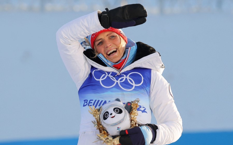 挪威越野滑雪运动员约豪格夺得冬奥会首金    美国选手迪金斯获得第六