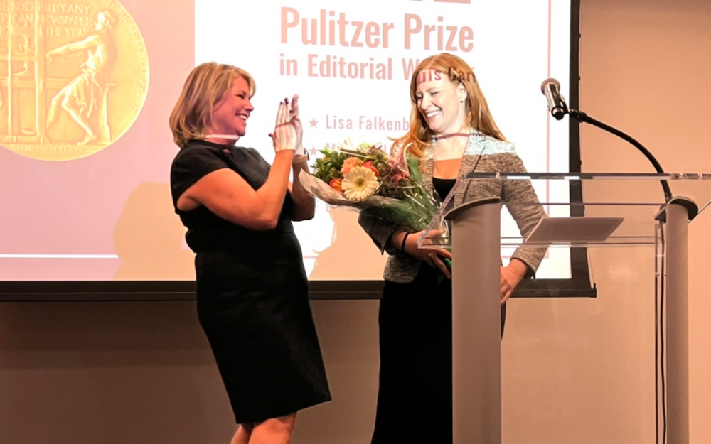 《休斯頓紀事報》舉行領䄂雞尾酒會慶祝出版商編輯獲2022年普利策獎