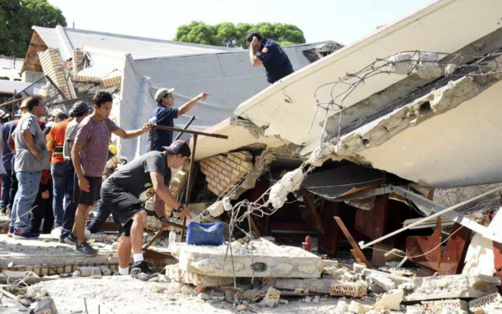 墨西哥教堂周日屋顶倒塌造成9人死亡、40人受伤、还有30人失踪