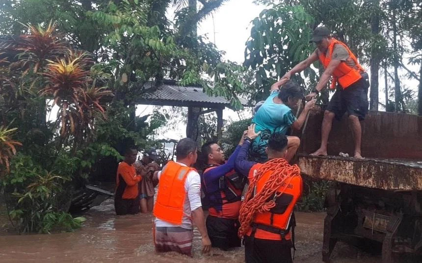 菲律宾在周末天灾死亡25人后仍在寻找失踪的26人