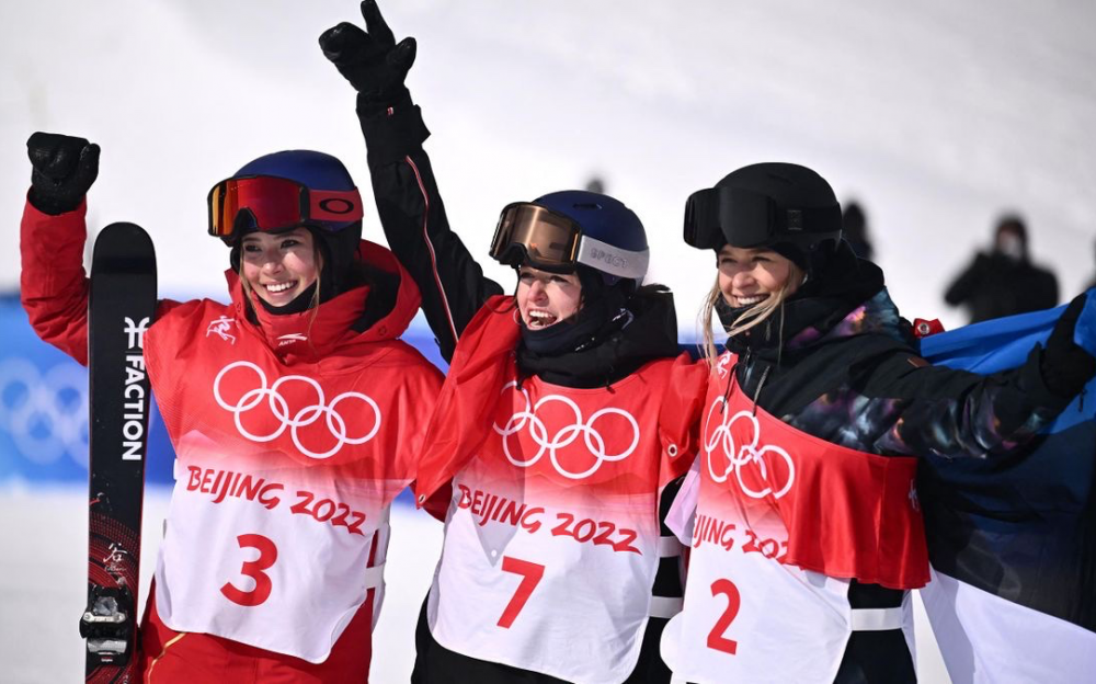 冬奧會女子斜坡式自由滑雪比賽  瑞士選手格雷莫德奪金   中國選手谷愛淩獲銀