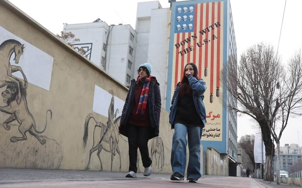 美公民在伊朗面臨高風險 使館：現在就離境