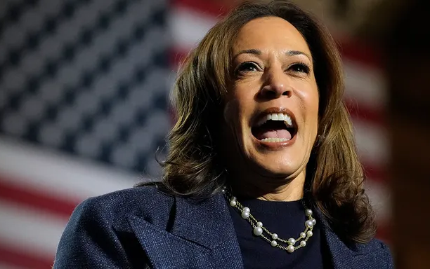 前副總統哈裏斯稱嘲笑其笑聲是性別歧視