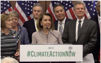 眾议院议长裴洛西12日宣布通过降低通膨法案 美眾院通过降通膨法案着重气候医疗税制改革