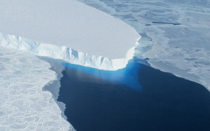 科学家警告南极末日冰川五年后恐崩塌海平面最糟上升3公尺  人类无法逆转南极冰川的融化 减少温室气体排放是首要任务