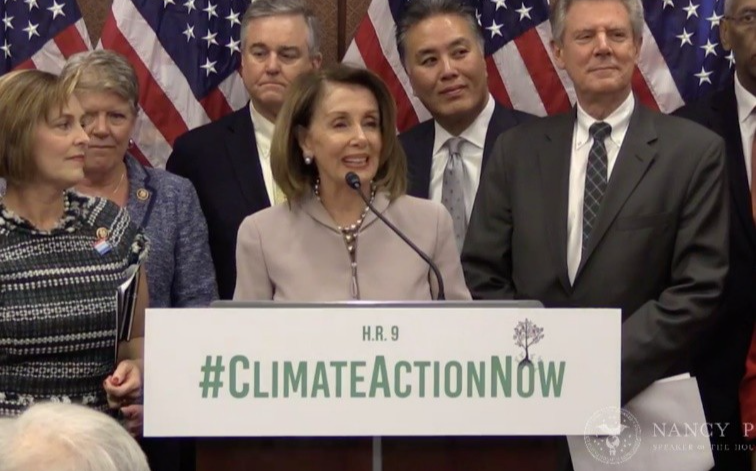 眾議院議長裴洛西12日宣布通過降低通膨法案  美眾院通過降通膨法案著重氣候醫療稅制改革