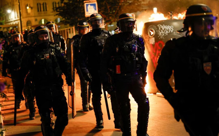 法國出動45000名警察和裝甲車平息騷亂