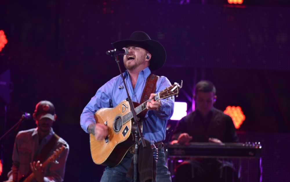 德州牛仔歌手科迪·约翰逊强势拉开2022休斯顿牛仔节音乐会的序幕