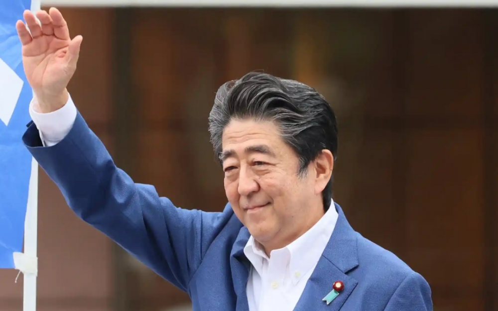 日本前首相安倍晋三在演讲中被枪击致“心肺骤停状态”