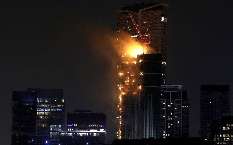 香港摩天大楼发生火灾    170多人被疏散