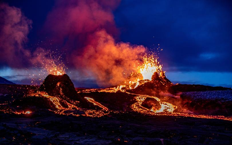夏威夷莫纳罗亚火山近 40 年来首次喷发