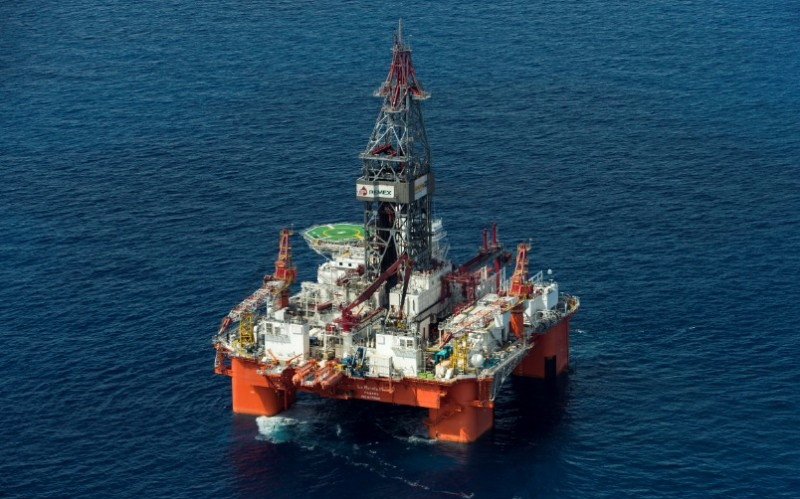 週三上午，内政部拍卖了墨西哥湾8000万英亩的石油开採租约，环保主义者对此感到愤怒。海洋能源管理局向雪佛龙和埃克森美孚等化石燃料巨头出售了308块土地，佔地170万英亩。