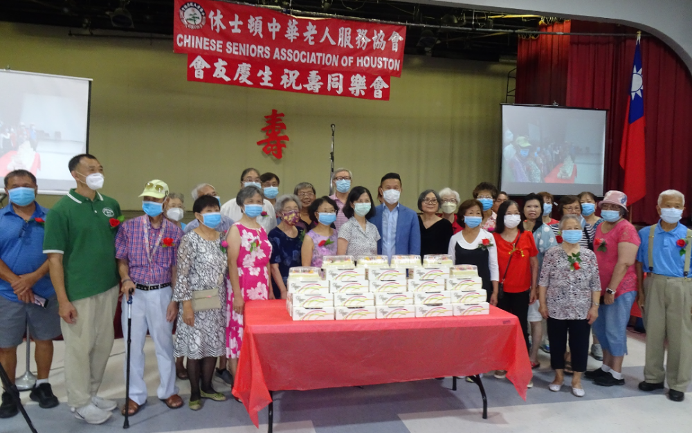 中華老人服務協會第二季度會員慶生會 上周六下午在僑教中心大禮堂盛大舉行