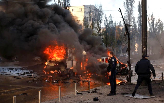 俄羅斯在高峰時段報複性轟炸烏克蘭多個城市
