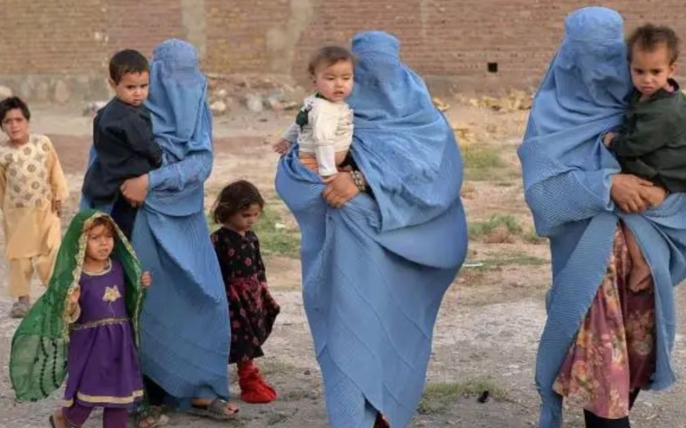 塔利班統治阿富汗  父母太窮出于絕望出賣孩子求生存