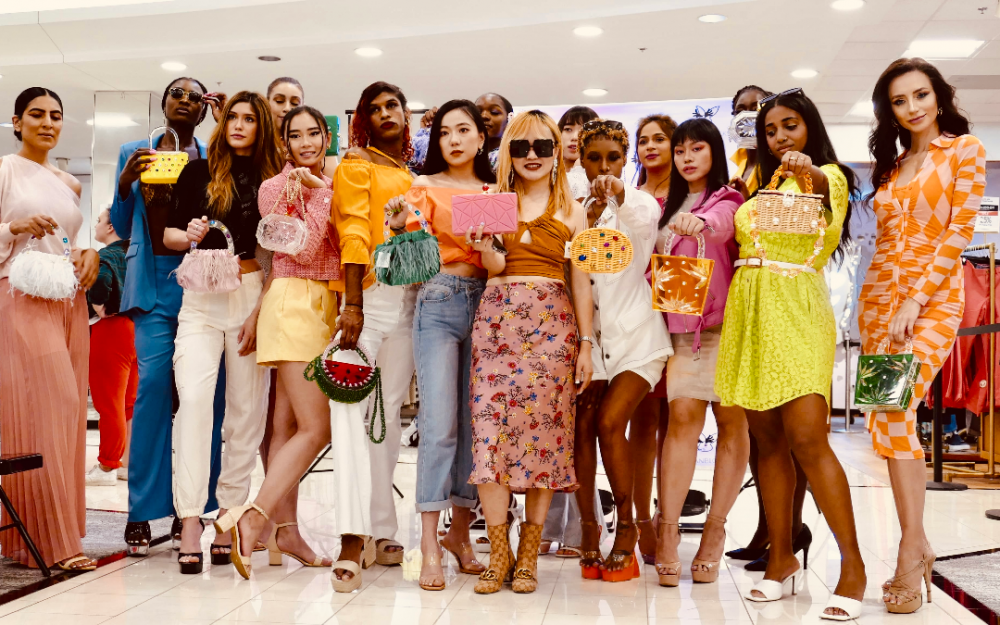華裔設計師Sara Cline創立的輕奢包MILANBLOCKS 在Galleria 的Macy’s成功舉辦2022Spring Fashion Show!
