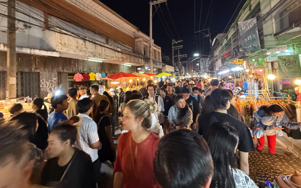 泰国清迈夜市：时光中的回忆与现实中的繁华