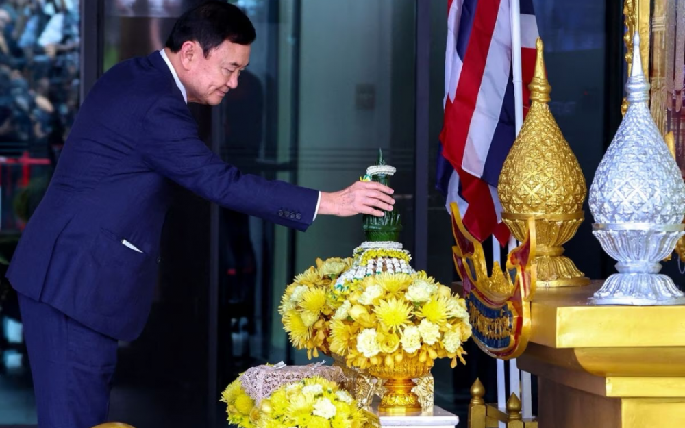 泰国被监禁的前总理他信流亡回国后住院