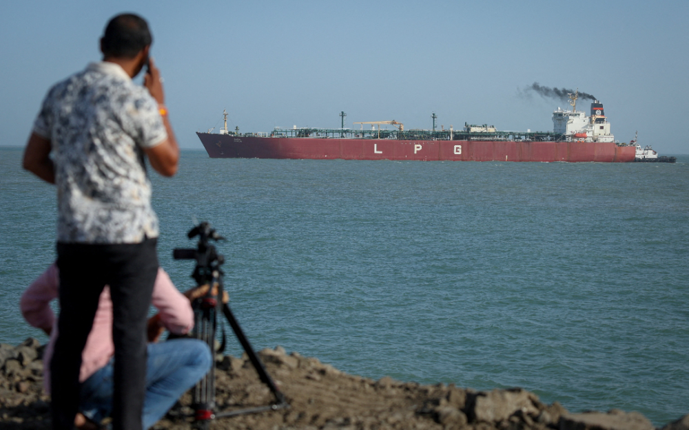 伊朗战火波及全球经济