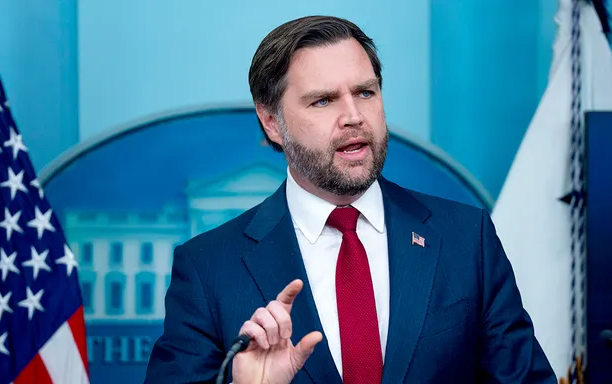 美高校电台志愿主持人在社媒发出“杀死副总统”言论