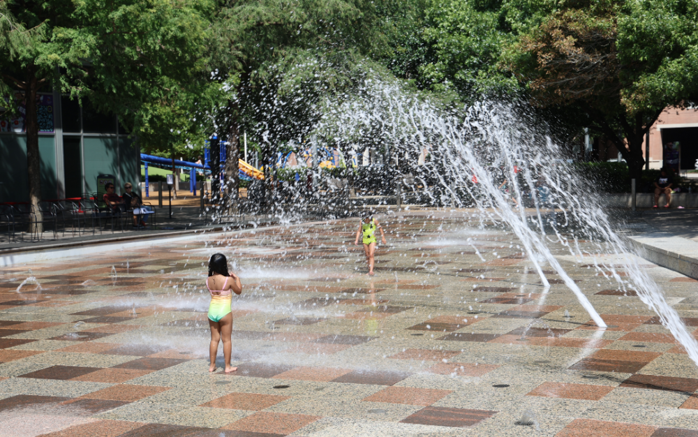 热浪来袭，休士顿市政府高温预警期间，民眾可使用避暑中心
