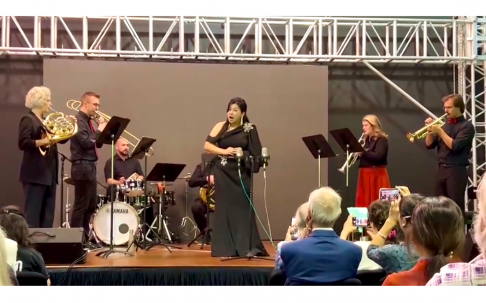《铜管乐与美声》音乐会在美南新闻环球剧坊上演