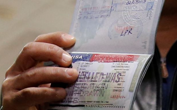 以「公共負擔」為由 美無限期暫停75國移民簽證