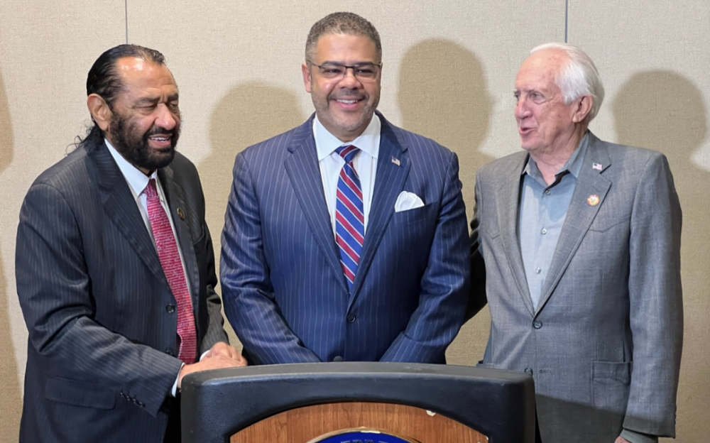 國會議員格林歡迎商務部副部長克拉文斯到訪休斯頓     討論少數族裔企業發展