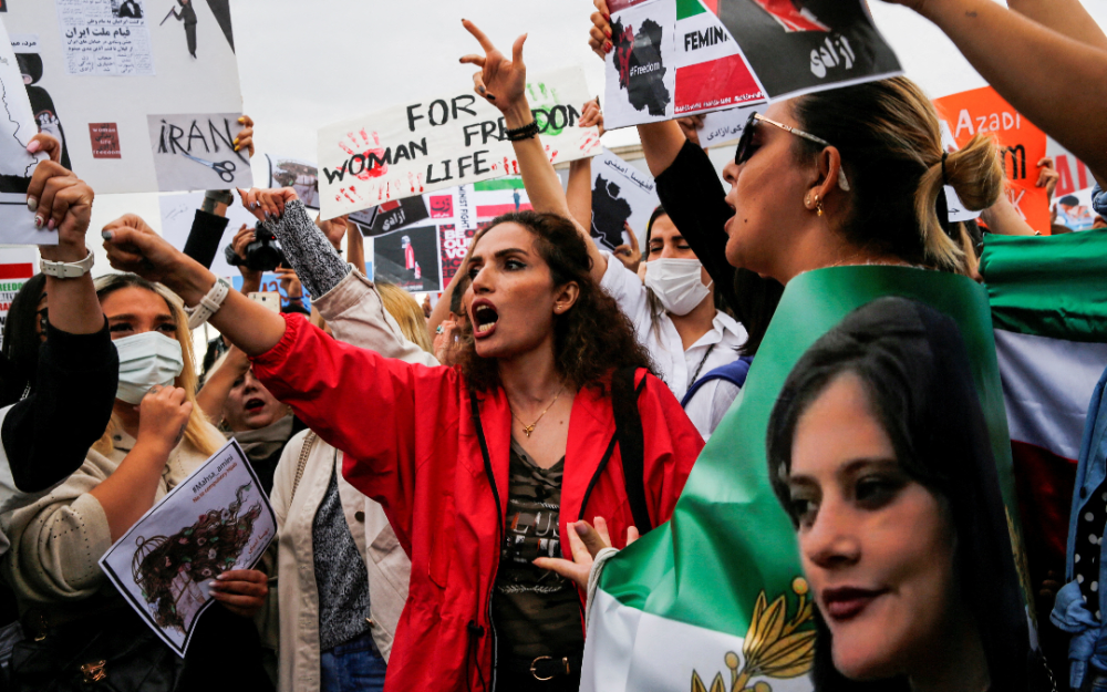 伊朗经济抗议潮加剧 警民冲突已酿逾27死