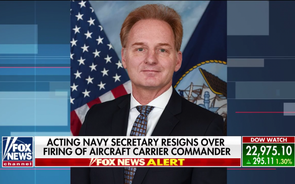 美国海军代理部长在开除罗斯福航母总指挥官后辞职