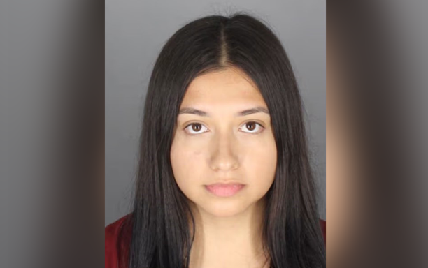 偷拍视频曝光引发教育界震动   女教师与未成年学生发生不当关系被起诉　