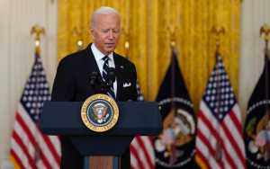 拜登的总统任期因阿富汗混乱而受到前所未有的审查