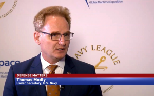 冠状病毒爆发的美国航空母舰 指挥官因洩密被撤职