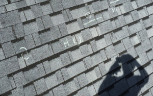 颶风季逼近，屋顶堪忧？德州屋主面临保险与风暴双重挑战!  休斯顿8兄弟屋顶专家提供自费特惠与理赔协助双重方案!