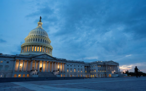 参议院通过特朗普《大规模税收与开支法案》 众议院将迎激烈攻防战